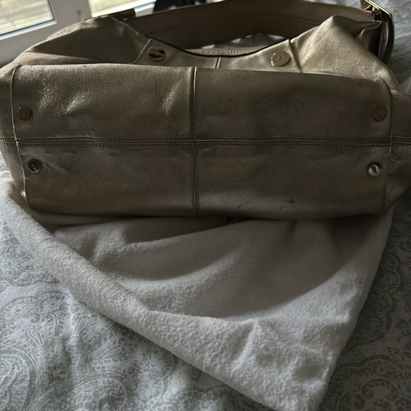 ROGER VIVIER GOLD LEATHER BAG - Picture 5 of 16